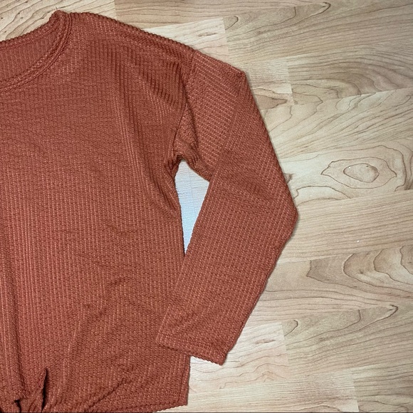 Caution to the Wind Women’s Burnt Orange Waffle Knit Front Tie Sweater Small - Picture 4 of 6